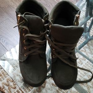 Wedge boots